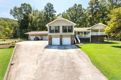 101 Maple Ln, Rainbow City, AL, 35906-8241 | Card Image