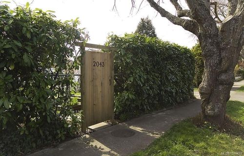 2043 Milton St, Oak Bay, BC, V8R1N7 | Card Image