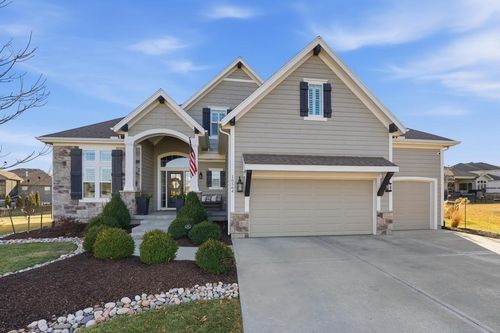 16564 S Allman Rd, Olathe, KS, 66062-9018 | Card Image