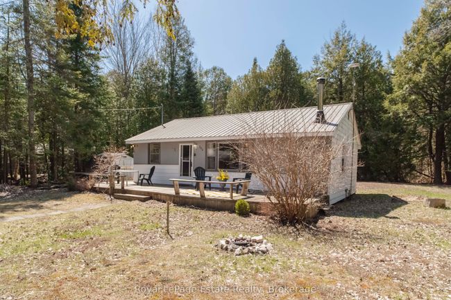704 York Ave, House other with 3 bedrooms, 1 bathrooms and 6 parking in Sauble Beach ON | Image 5