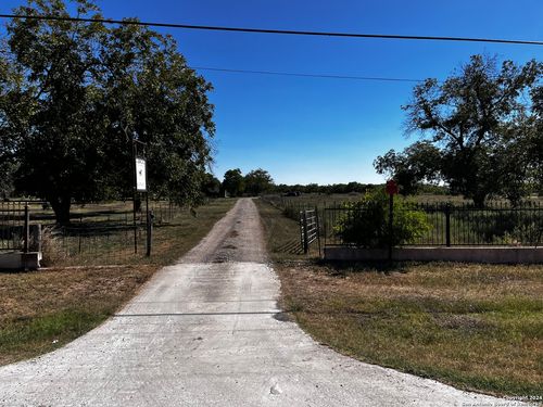 16486 Fm 463, Lytle, TX, 78052-4588 | Card Image
