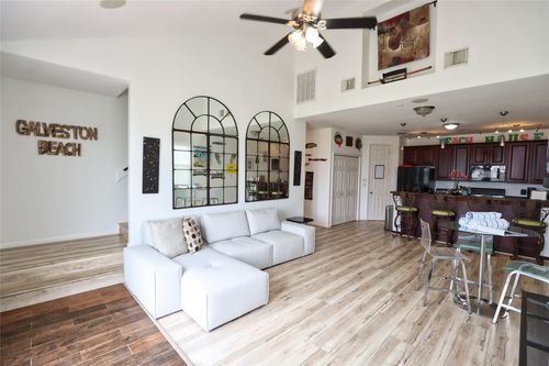 4111 Valer Dr, Galveston, TX, 77554 | Card Image