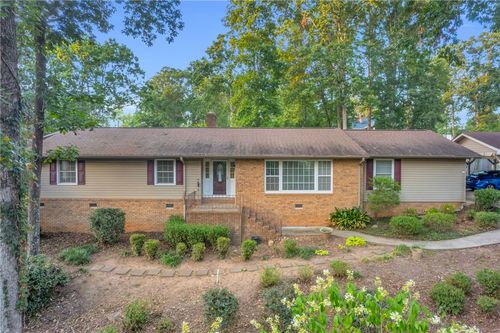 1 Oakleaf Dr, Taylors, SC, 29687-4942 | Card Image