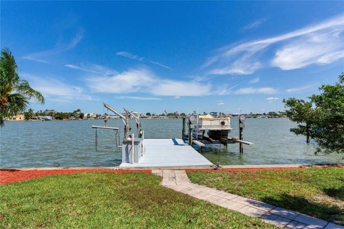 324 173rd Ave E, NORTH REDINGTON BEACH, FL, 33708-1333 | Card Image
