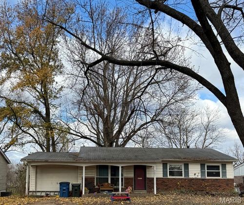 5301 Ville Cecelia Ln, Hazelwood, MO, 63042-1141 | Card Image