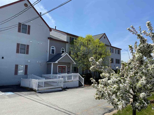 APT-206 - 7 Railroad Ave, Condo with 2 bedrooms, 1 bathrooms and null parking in Derry NH | Image 6