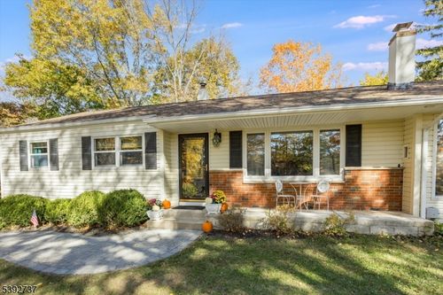 16 Old Ledgewood Rd, Flanders, NJ, 07836-9720 | Card Image