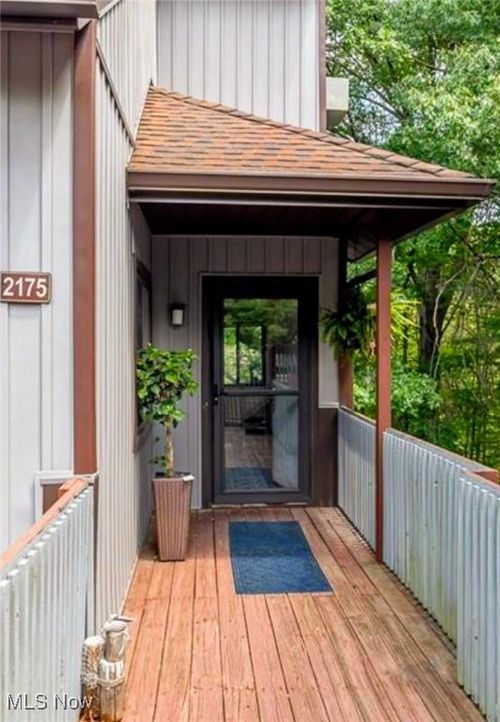 2175 Pinebrook Trl, Cuyahoga Falls, OH, 44223-2587 | Card Image