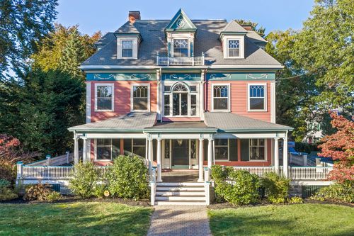 945 Beacon St, Newton, MA, 02459-1721 | Card Image