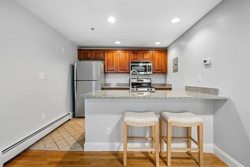 apt-1b-19 Railroad St, Acton, MA, 01720-3573 | Card Image