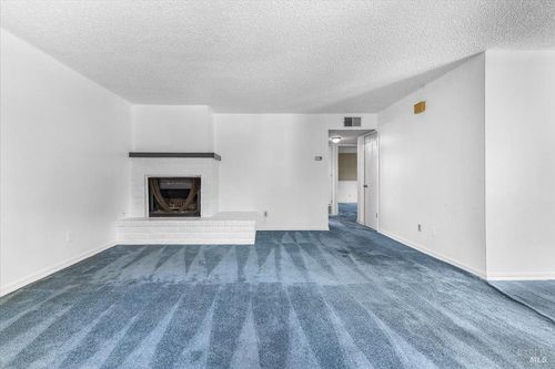 327 Las Casitas Ct, Sonoma, CA, 95476-5748 | Card Image