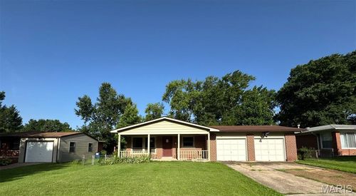 125 Saint Benedict Lane, Florissant, MO, 63033 | Card Image
