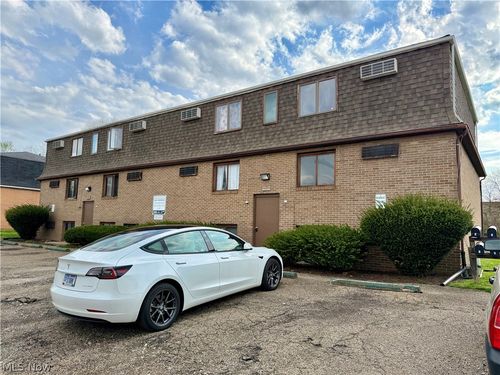 8-4107 Orchard Dale Dr Nw, Canton, OH, 44709-4609 | Card Image