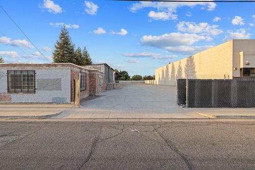 1334 W Goshen Avenue, Visalia, CA, 93291 | Card Image
