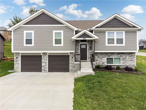 801 Sw Apple Grove Ct, Grain Valley, MO, 64029-7863 | Card Image