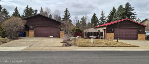 977 Shinagle Dr, Dickinson, ND, 58601-4202 | Card Image