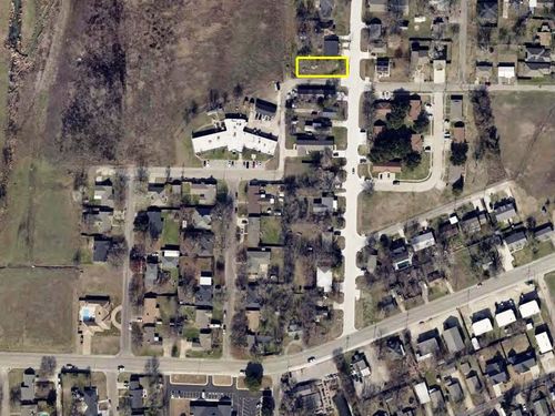 400 Nunnalee Ave, Van Alstyne, TX, 75495-4387 | Card Image