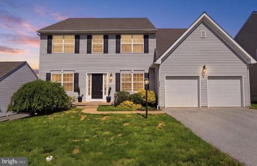 215 Azalea Dr, Windsor, PA, 17366-8521 | Card Image
