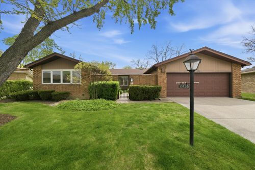 2453 Seville Cir, Northbrook, IL, 60062-7039 | Card Image