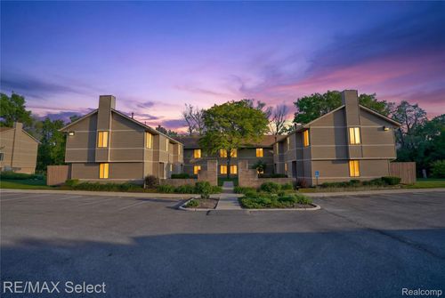 130-250 Briarcrest Dr, Ann Arbor, MI, 48104-6760 | Card Image