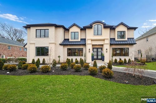 50 Roberts Rd, Englewood Cliffs, NJ, 07632-2212 | Card Image