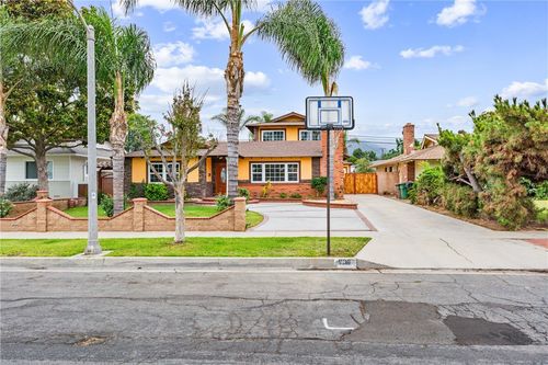 986 W Kendall St, Corona, CA, 92882 | Card Image