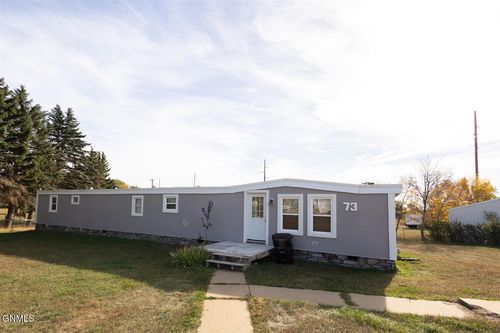 73 29th Ave Sw, Dickinson, ND, 58601-7223 | Card Image