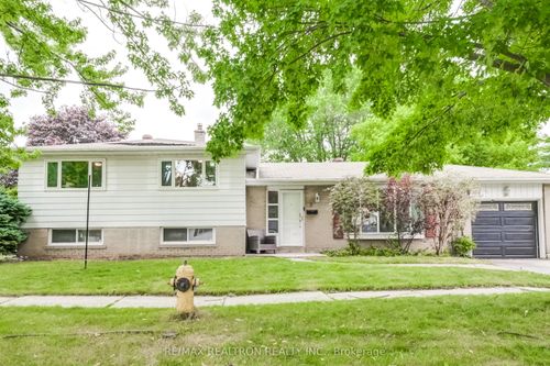 2 Grovenest Dr, Scarborough, ON, M1E4J3 | Card Image