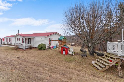 1883 Farmers Market Dr, Hillsville, VA, 24343-3644 | Card Image
