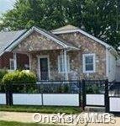 1044 Adams St, Uniondale, NY, 11553-3102 | Card Image