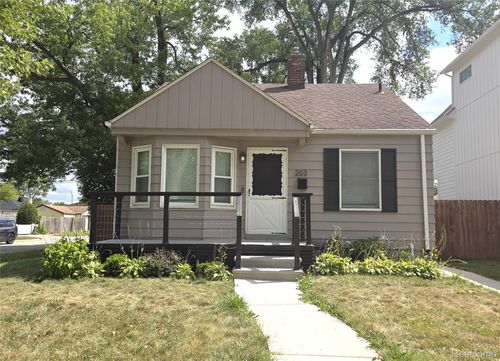 203 Wilson Ave, Royal Oak, MI, 48067-2946 | Card Image