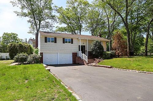 2 Ramondo Ln, Smithtown, NY, 11787-2402 | Card Image