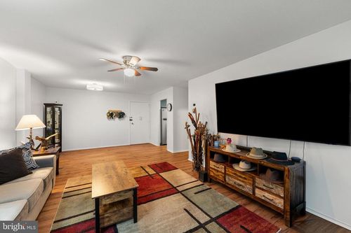 301s-100 West Ave, JENKINTOWN, PA, 19046-2631 | Card Image