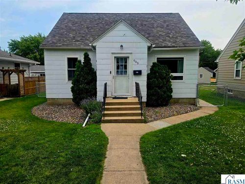609 S Payne St, New Ulm, MN, 56073-2145 | Card Image