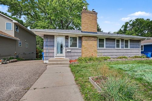 2733 Parkview Blvd, Robbinsdale, MN, 55422-3748 | Card Image