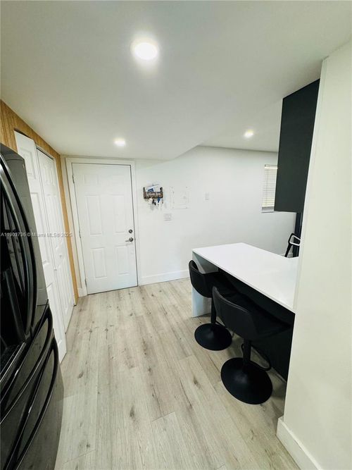 214d-1555 W 44th Pl, Hialeah, FL, 33012-7116 | Card Image