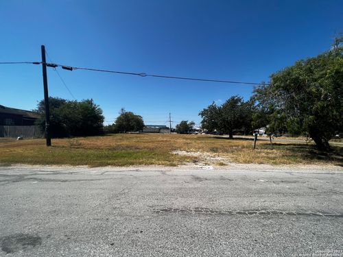 301 Kirkpatrick St, Taft, TX, 78390-2729 | Card Image