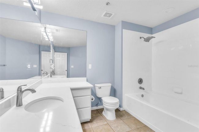 5301 Bay Club Cir, Condo with 1 bedrooms, 1 bathrooms and null parking in TAMPA FL | Image 25
