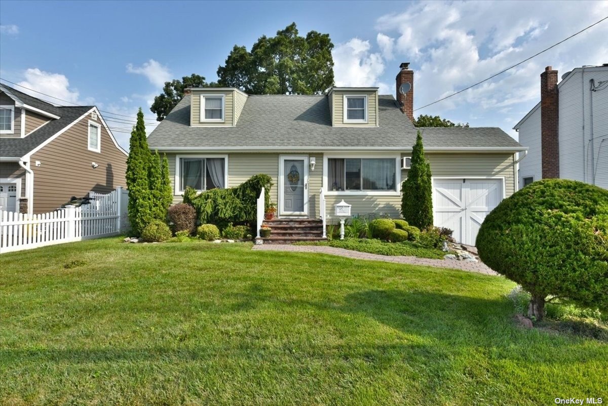 Pine St, Massapequa, NY 11758