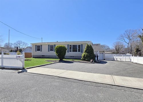 146 Webster Ave, Ronkonkoma, NY, 11779-1634 | Card Image