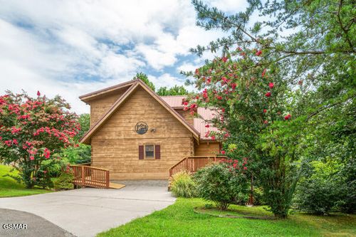 705 Blue Dunn Ct, Pigeon Forge, TN, 37863-3670 | Card Image