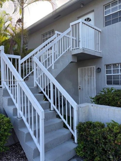 2-426 Ne 210th Circle Ter, Miami, FL, 33179-1850 | Card Image