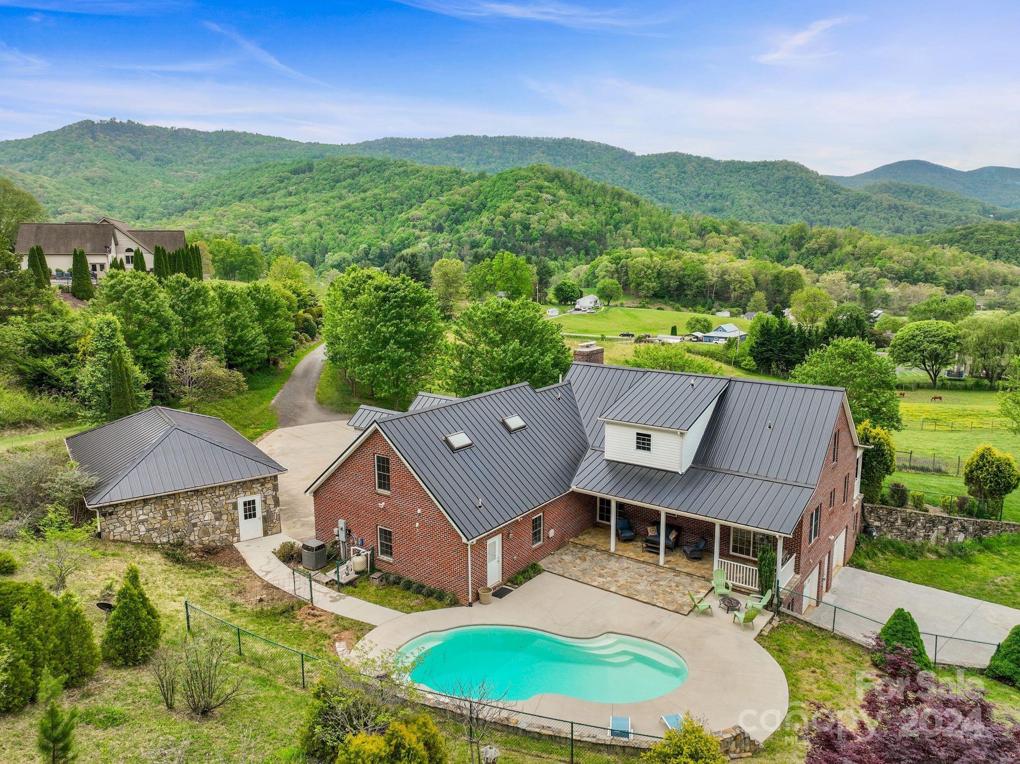 Copper Spur Dr, Maggie Valley, NC 28751