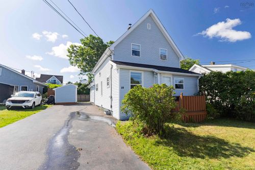 10 Minto St, Amherst, NS, B4H1H2 | Card Image