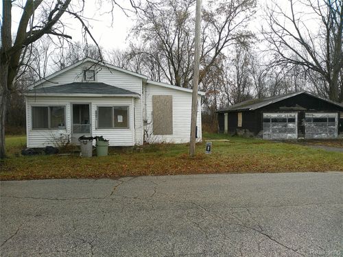 301 Chesaning St, Saint Charles, MI, 48655-1413 | Card Image