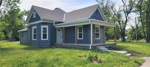 619 N Cottonwood St, Iola, KS, 66749-2434 | Card Image