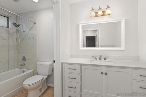 10-8308 Regents Rd, San Diego, CA, 92122-1304 | Card Image