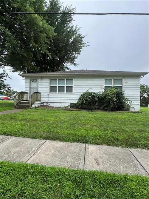 1004 Wright St, Pleasant Hill, MO, 64080-1080 | Card Image