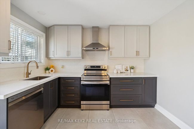 710A Krosno Blvd, House attached with 3 bedrooms, 2 bathrooms and 2 parking in Pickering ON | Image 9