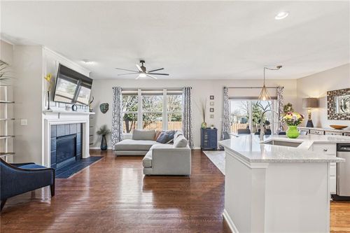 1022 Sw Cheshire Dr, Lee's Summit, MO, 64083-6122 | Card Image